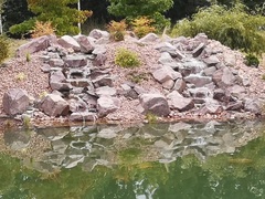 cascade rocaille rouge